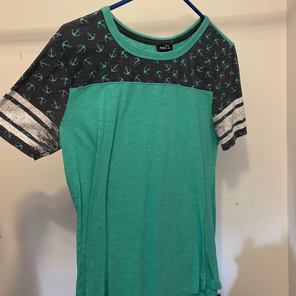 Rue 21 women’s T-shirt. Size medium.